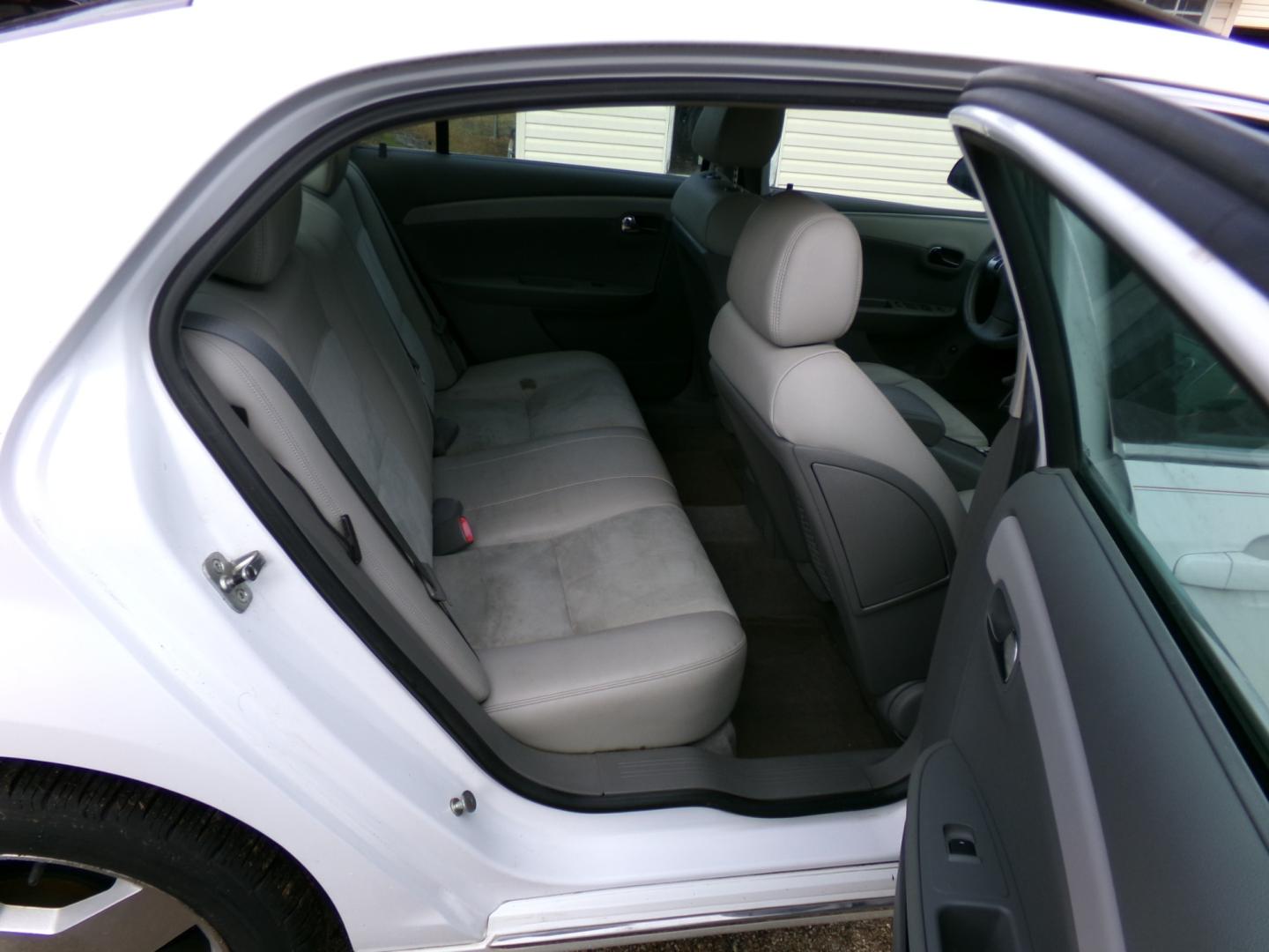 2009 White /Gray Chevrolet Malibu LT (1G1ZJ57779F) with an 3.6L engine, automatic transmission, located at 401 First NE, Bearden, AR, 71720, (870) 687-3414, 33.726528, -92.611519 - Photo#14